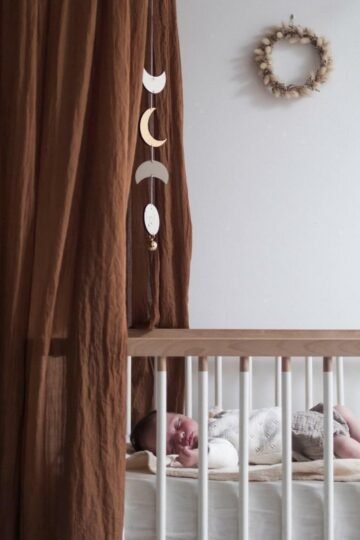 Alternative view of Mobile céleste en bois compatible bola de grossesse NEBULEUSE