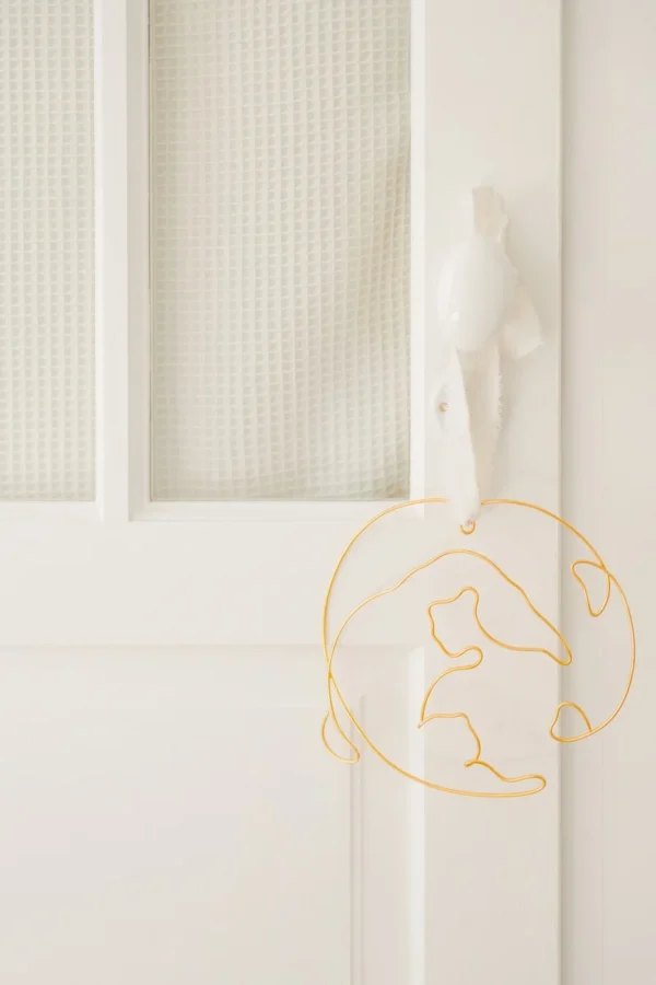 Alternative view of Décoration chambre bebe filaire dorée maman berçant son enfant CLAIR DE LUNE
