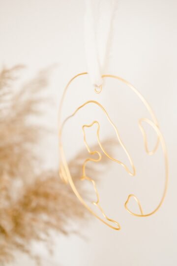 Alternative view of Décoration murale filaire dorée maman berçant son enfant CLAIR DE LUNE