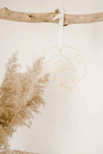 Décoration murale filaire dorée maman berçant son enfant CLAIR DE LUNE