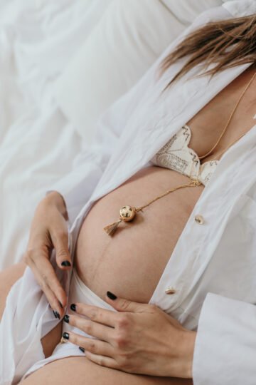 Alternative view of Bola de grossesse pompon de soie MALA