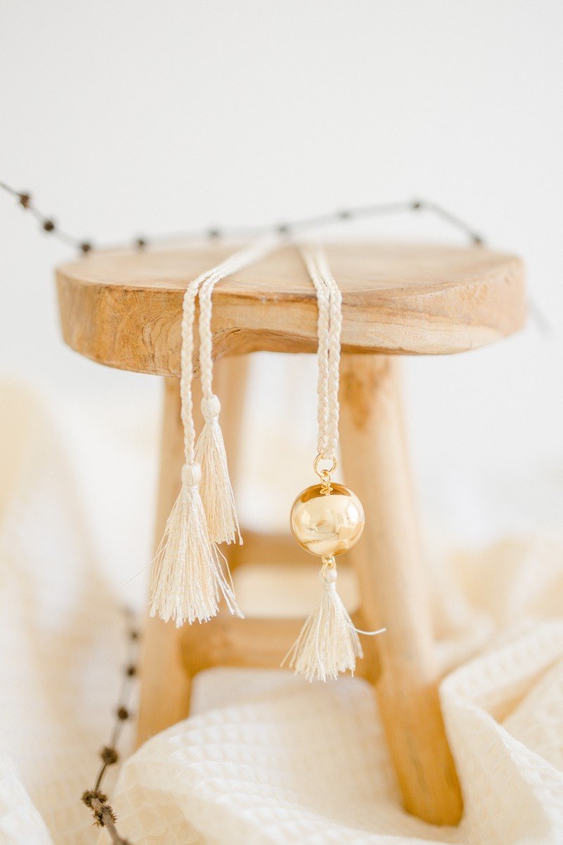 Bola de grossesse pompon de soie MALA - cordon de soie