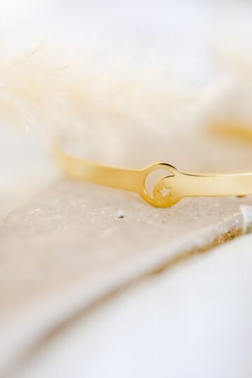 Bracelet jonc ajouré lune étoile or CELESTE