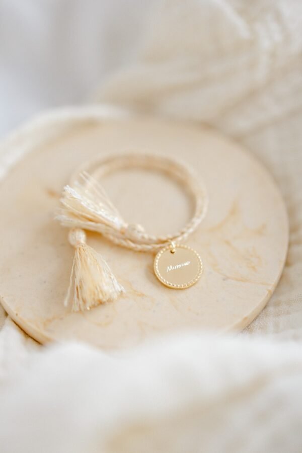 Alternative view of Bracelet personnalisé cordon de soie tressé médaille perlée or ÉPURE