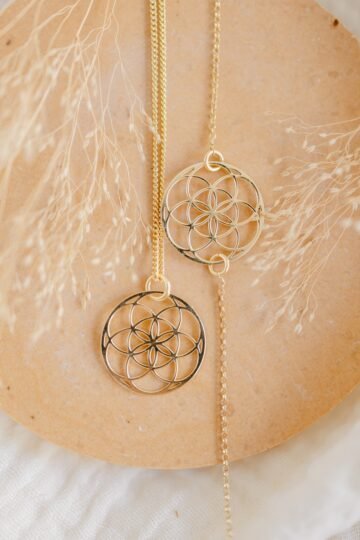 Alternative view of Bracelet finement ciselé or GRAINE DE VIE