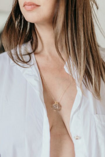 Collier amulette fiole de verre ronde VOEUX