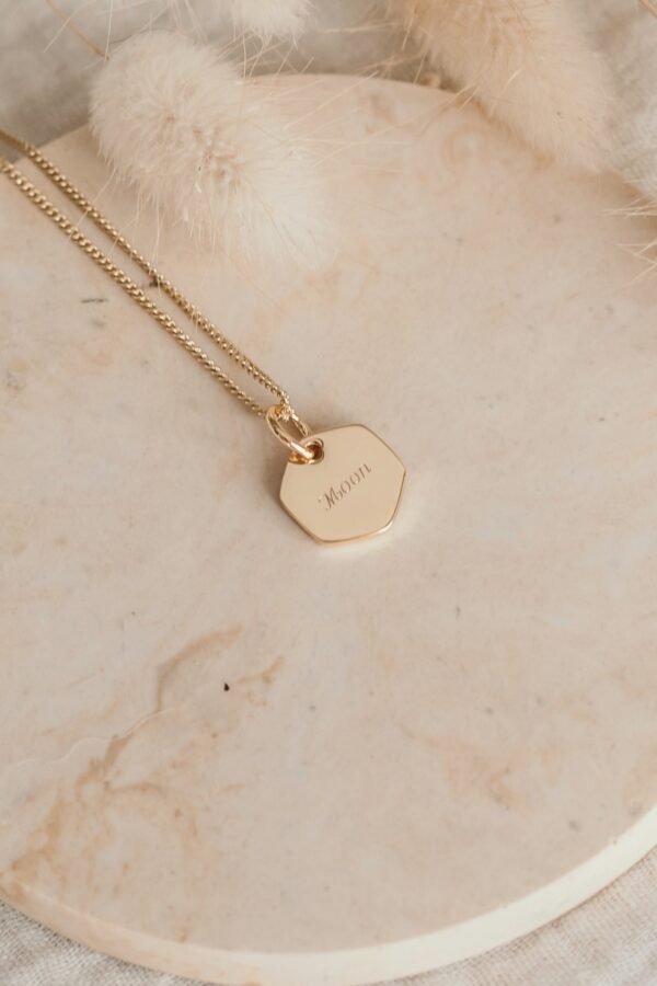 Collier personnalisé médaille hexagone or ÉPURE