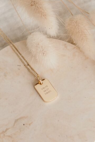 Pendentif personnalisé médaille or rectangulaire ÉPURE