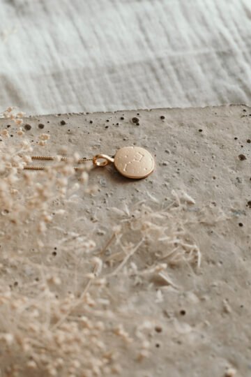 Collier personnalisé médaille brossée pleine lune or GRANDE OURSE