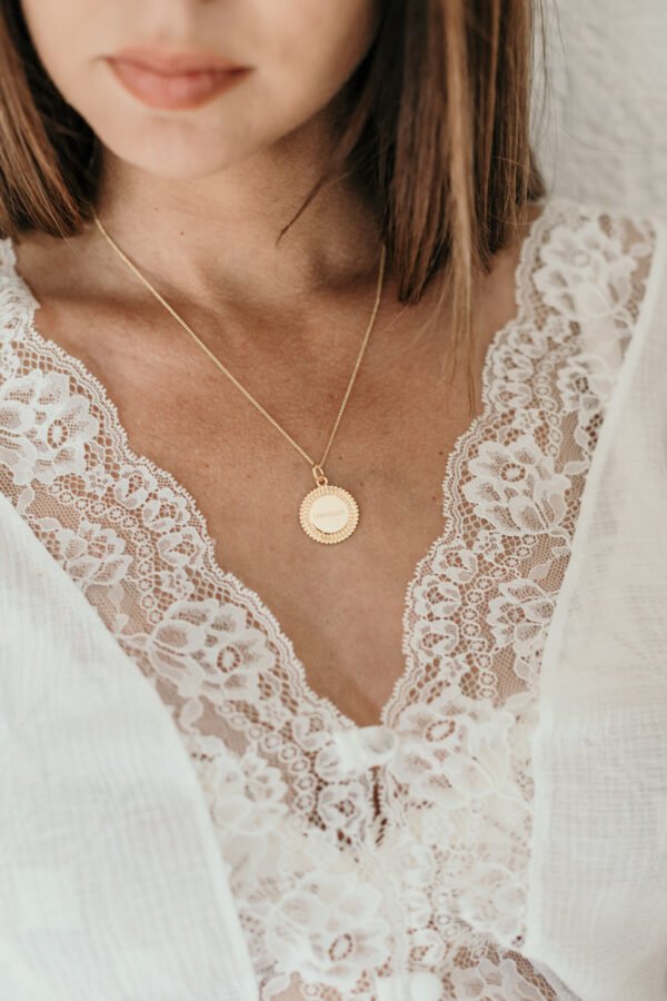 Alternative view of Collier personnalisé médaille sun or ÉPURE