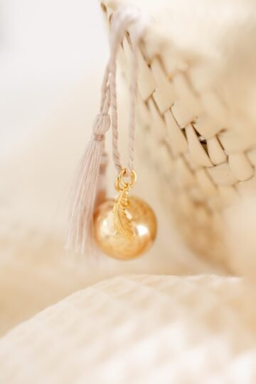 Bola de grossesse charm plume TALISMAN - cordon de soie