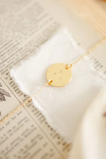 Alternative view of Bracelet personnalisé pastille chaine gravé étoiles or CIEL ETOILE