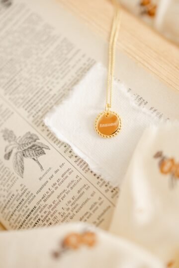 Alternative view of Collier personnalisé médaille ronde or cordage ÉPURE