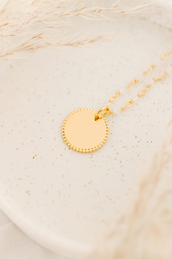 Pendentif personnalisé prénom médaille or perlée ÉPURE