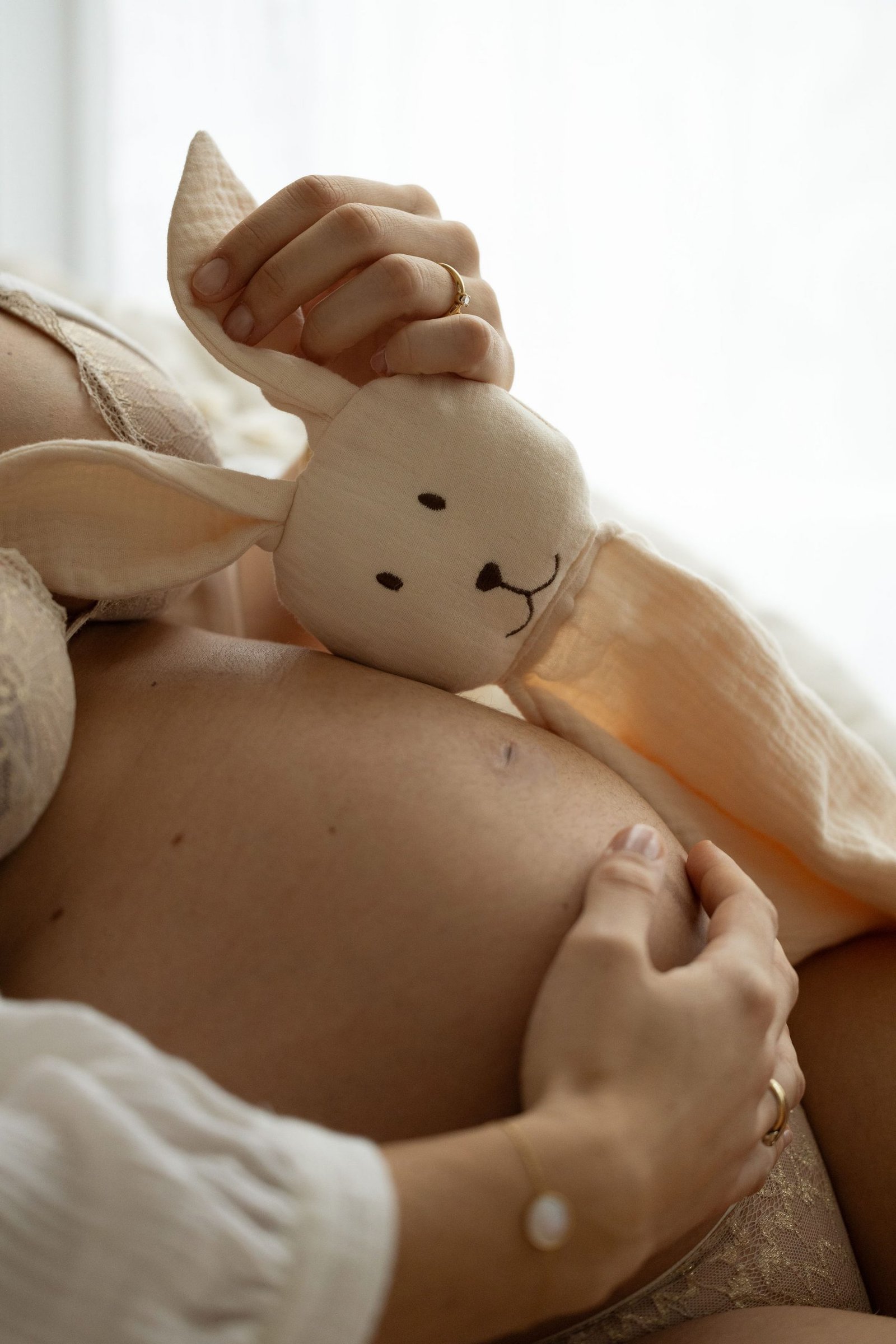 Doudou LAPIN - 2en1 compatible bola de grossesse – Image 4