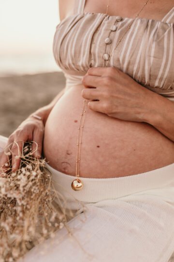 Alternative view of Chaine perlée pour bola de grossesse 105-110 cm