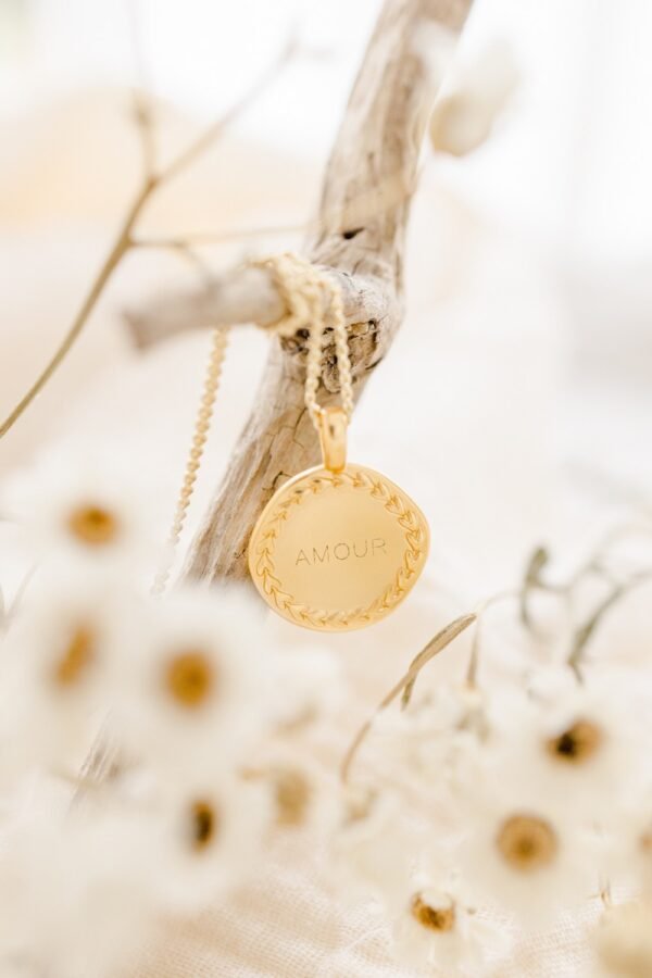 Alternative view of Pendentif personnalisé brossé couronne de laurier or SAGESSE