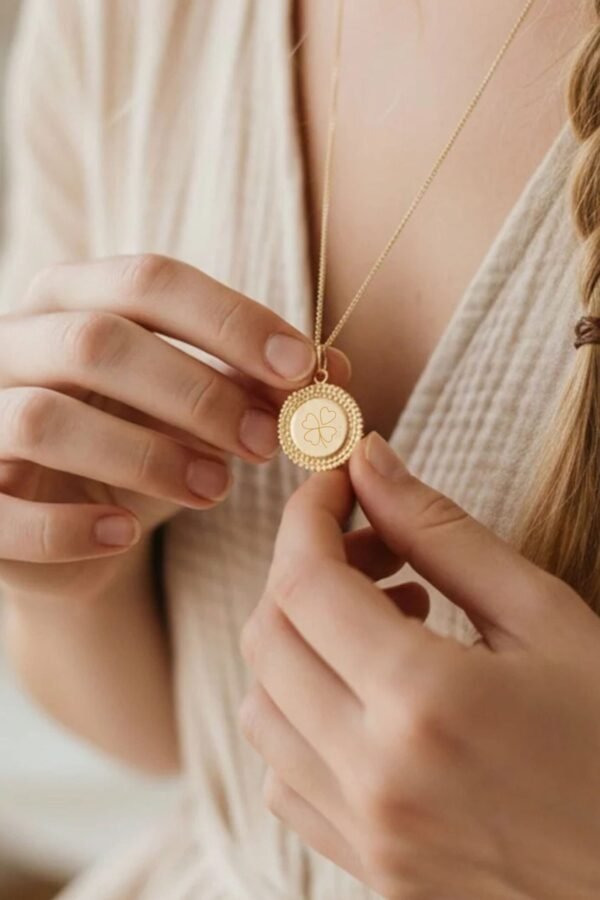 Collier personnalisé médaille gravée or sun TALISMANS