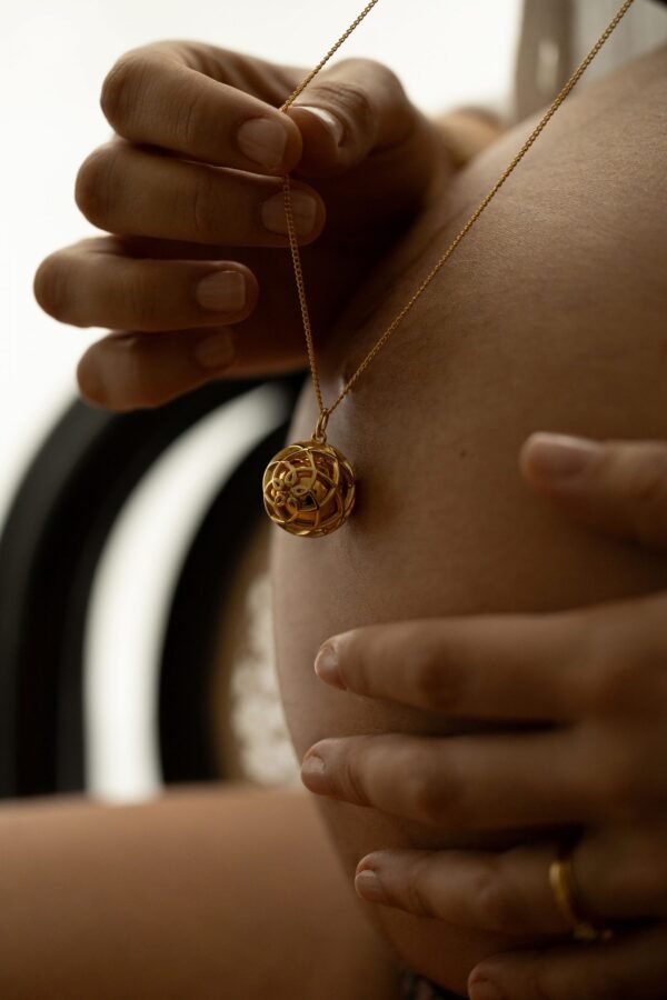 Alternative view of Bola de grossesse cage ROSE DE VENUS - cordon de soie