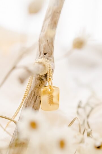 Collier personnalisé médaille rectangulaire or JEUNE POUSSE