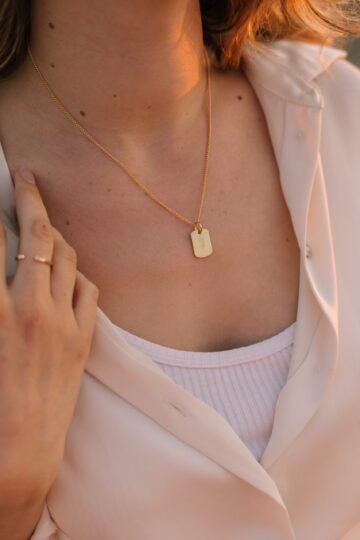 Alternative view of Collier personnalisé médaille rectangulaire or JEUNE POUSSE