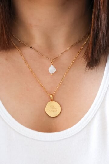 Alternative view of Collier pierre de naissance personnalisable médaille moon ÉPURE