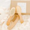 Set brosse et peigne bois pour bébé MES PREMIERES MECHES