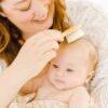 Set brosse et peigne bois pour bébé MES PREMIERES MECHES – Image 2