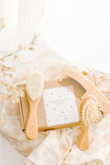 Alternative view of Coffret cadeau naissance - doudou + brosses + bavoir léopard