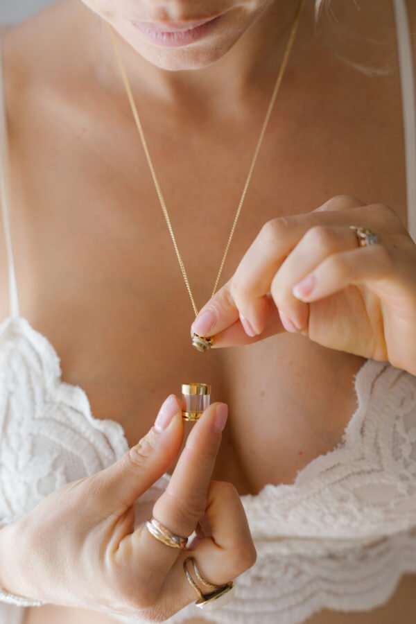 Alternative view of Collier amulette fiole de verre INTUITION