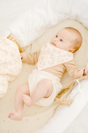 Bavoir bandana ajustable mousseline de coton bébé léopard MON COEUR FAIT GRAOU