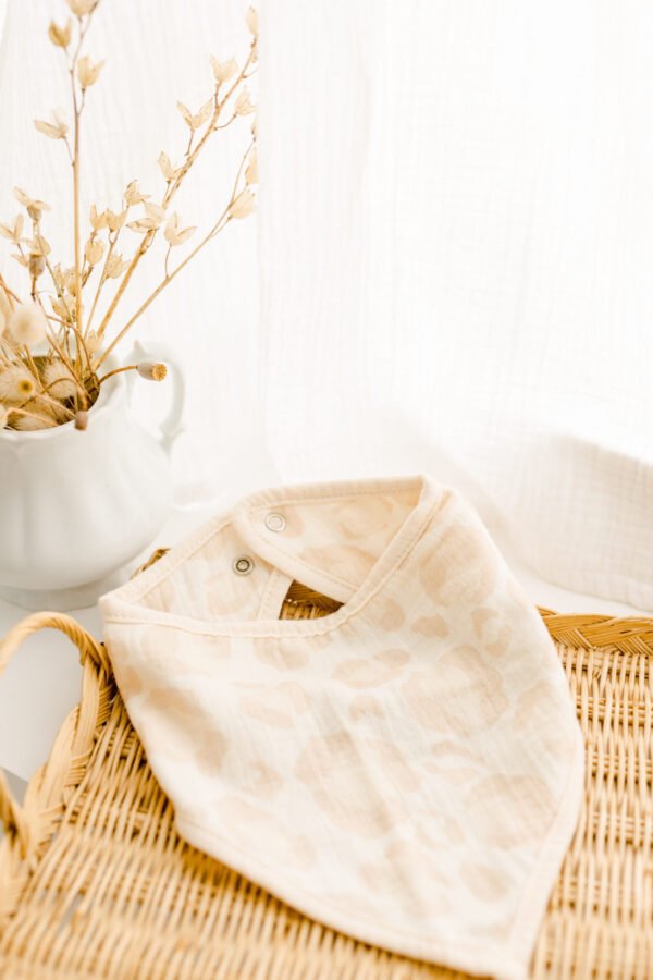 Alternative view of Coffret naissance ESSENTIEL - doudou + brosses + bavoir + lange
