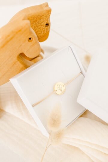 Bracelet de baptême personnalisé enfant cordon gravée ballons ENVOLEE