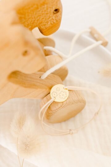 Alternative view of Bracelet de baptême enfant cordon médaille gravée PÂQUERETTE à personnaliser