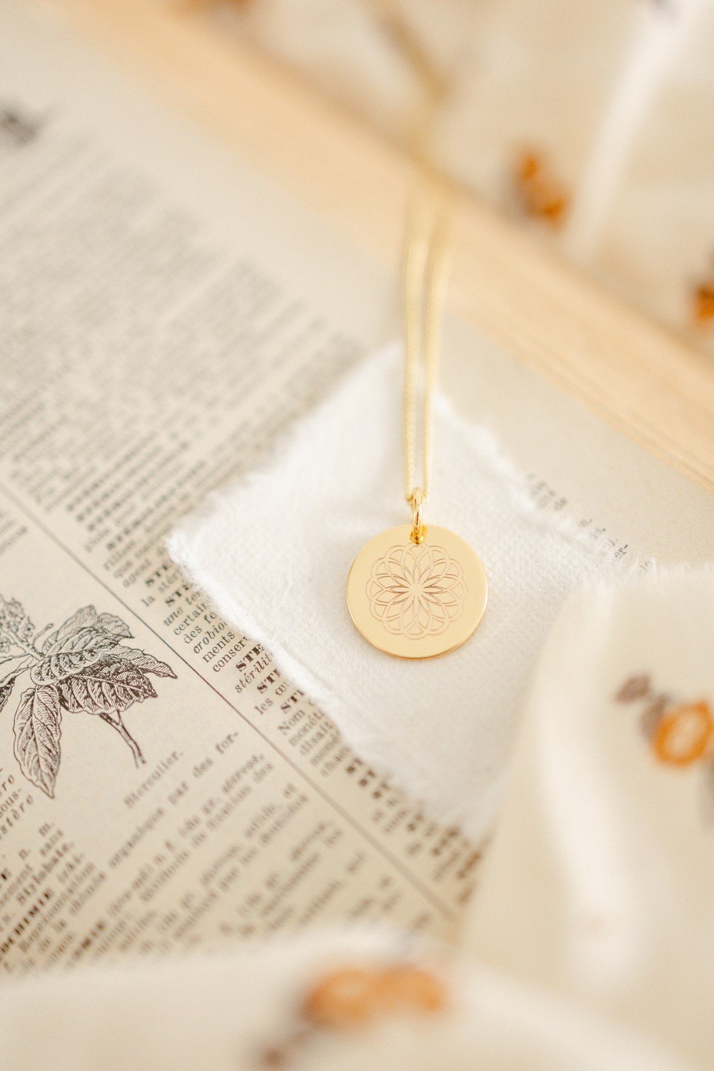 Collier personnalisé médaille ronde or MANDALA – Image 3