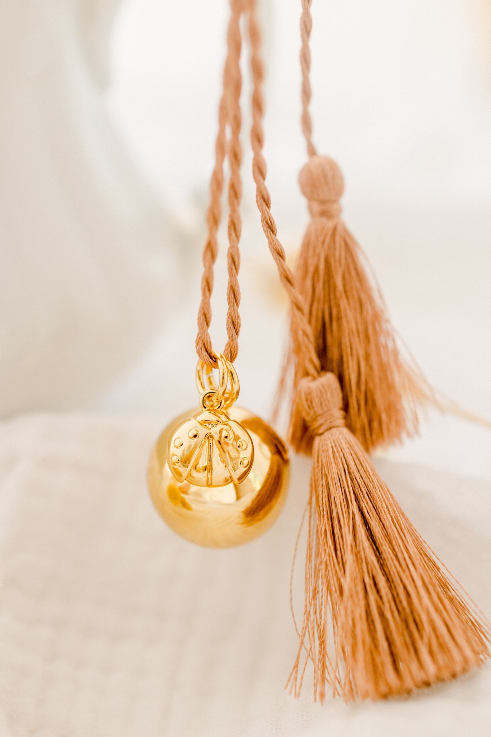 Bola de grossesse charm coccinelle TALISMAN - cordon de soie