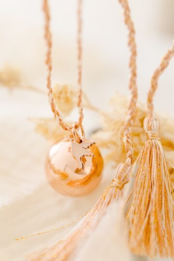 Alternative view of Bola de grossesse charm colibri TALISMAN - cordon de soie