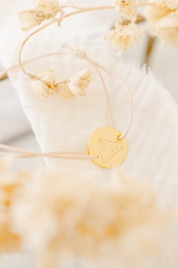 Bracelet personnalisé cordon enfant médaille ronde gravée MAMAN LAPIN