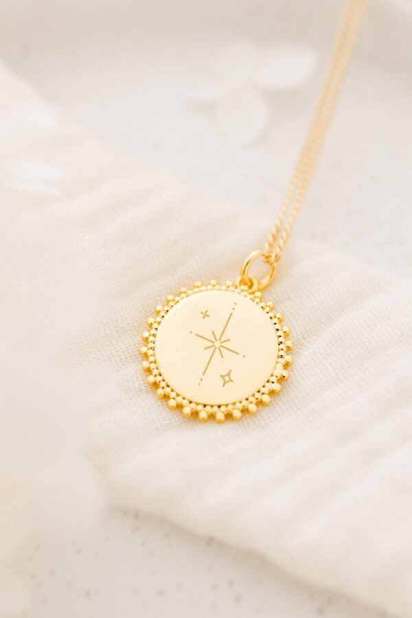 Collier personnalisé médaille gravée or éclat TALISMANS