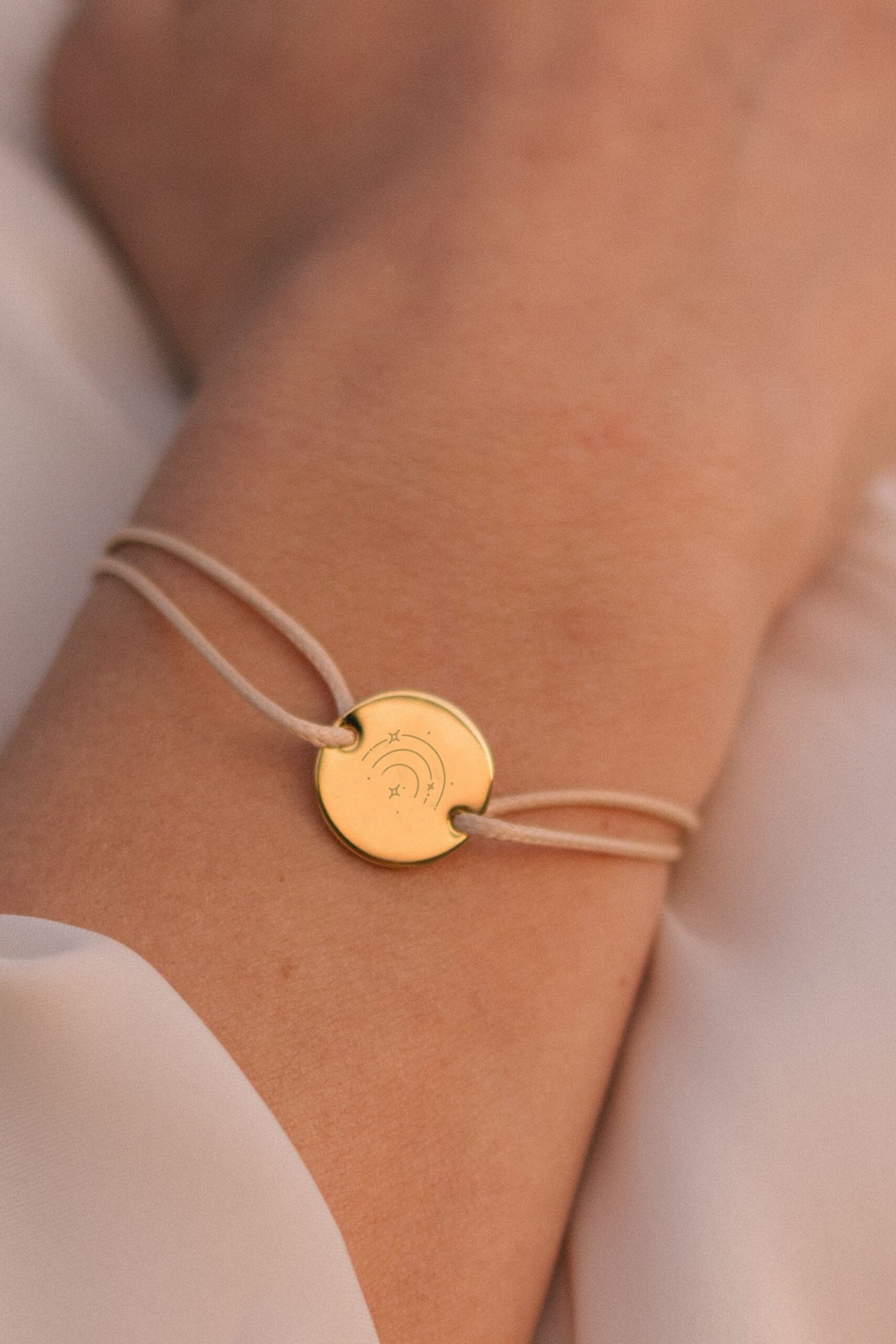 Bracelet personnalisé cordon médaille ronde gravée TALISMANS – Image 3