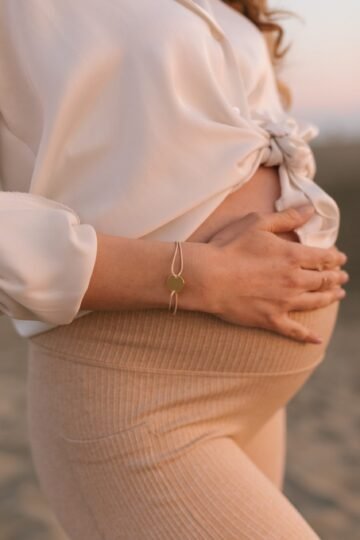 Alternative view of Bracelet personnalisé cordon médaille ronde oxyde de zirconium MON ETINCELLE