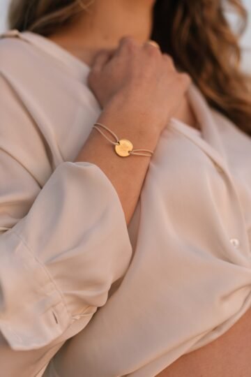 Alternative view of Bracelet personnalisé cordon médaille ronde gravée ARBRE DE VIE