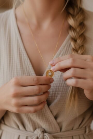 Alternative view of Collier personnalisé médaille or cible ÉPURE