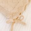 Bonnet bebe petit béguin tricoté taupe 100% coton 0-6 mois BIENVENUE AU MONDE – Image 5