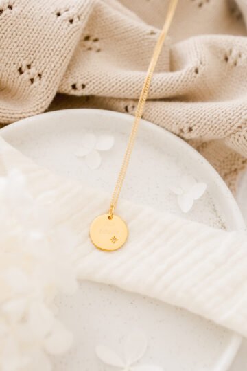 Alternative view of Collier personnalisé médaille ronde or sertie oxyde de zirconium MON ETINCELLE