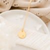 Collier personnalisé médaille ronde or sertie oxyde de zirconium MON ETINCELLE – Image 3