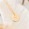 Collier fleur de naissance personnalisable médaille perlée ECLOSION – Image 2