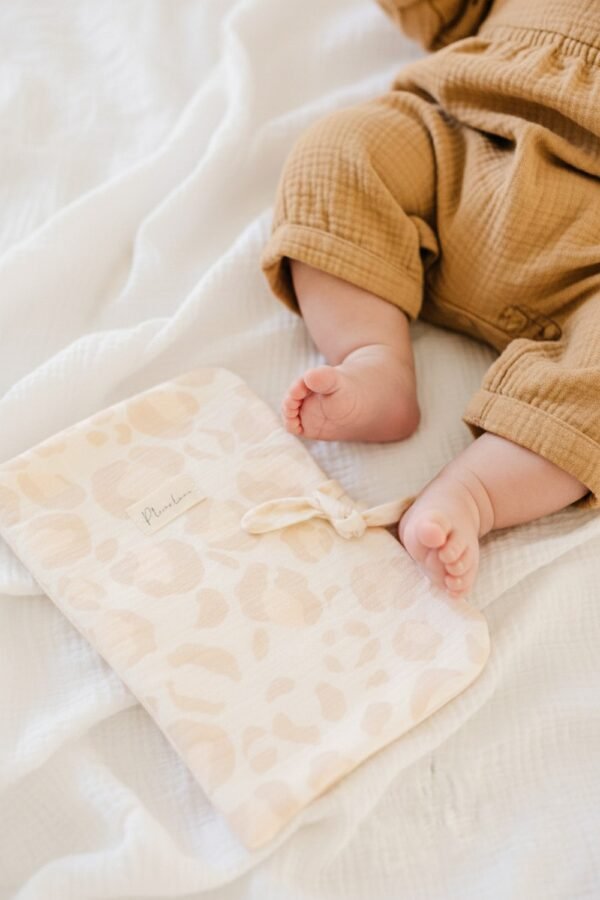 Protege carnet de sante bebe léopard 100% mousseline de coton MON COEUR FAIT GRAOU