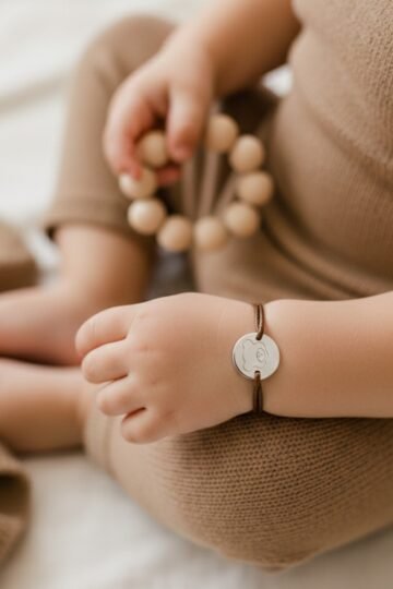 Bracelet personnalisé cordon enfant médaille ronde gravée PETIT OURS