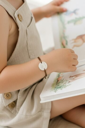 Bracelet personnalisé cordon enfant médaille ronde gravée PETIT OURS